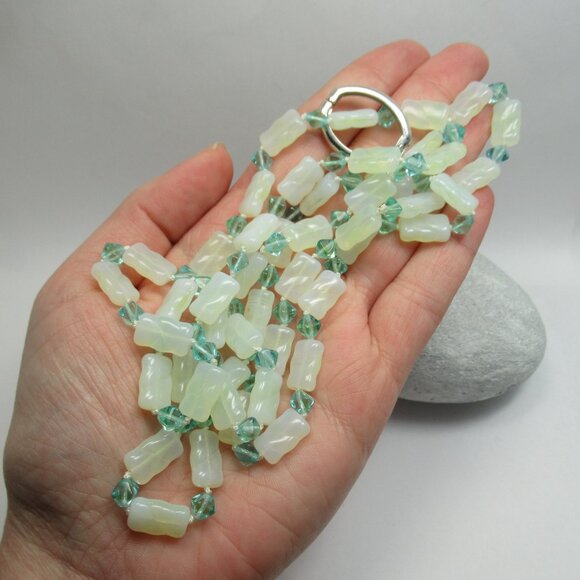 Uranium glass vintage hand knotted bead necklace - Picture 11 of 11